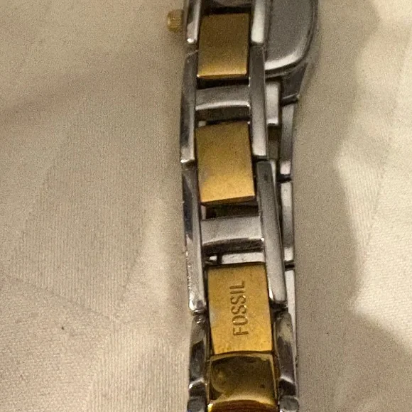 W1 WOMAN'S FOSSIL F2 ES9525 STAINLESS STEEEL-GOLD TONE  30M WATCH 5066 - Picture 9 of 15